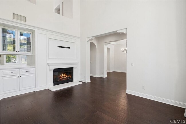 Building Photo - 67 Mandria