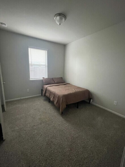 Building Photo - 1807 Oakdale Mist Dr