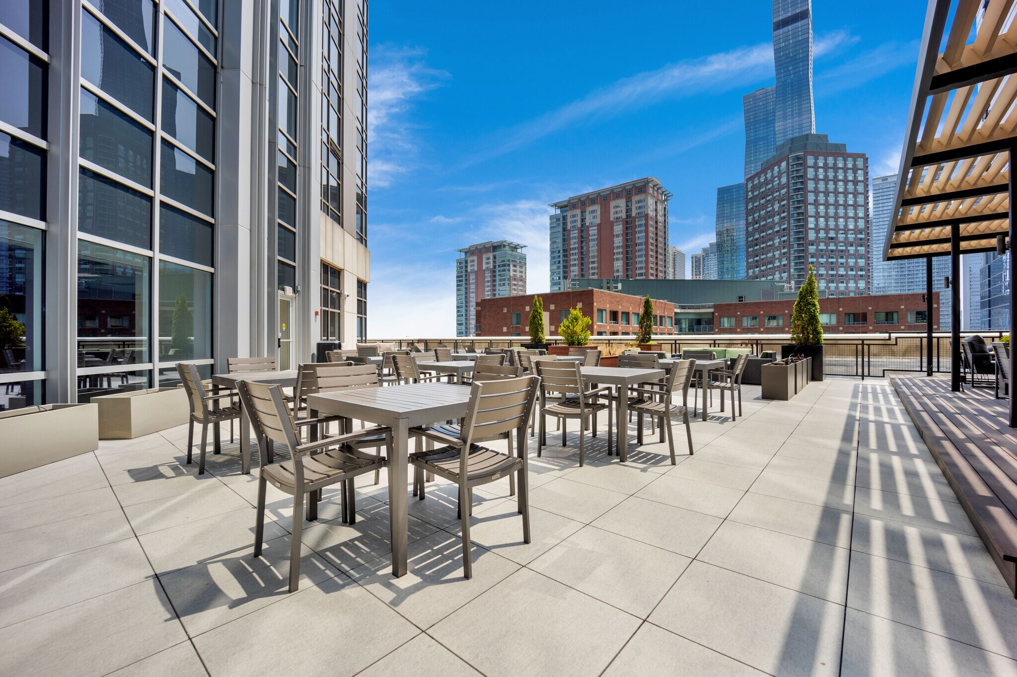 Building Photo - 512 N McClurg Ct