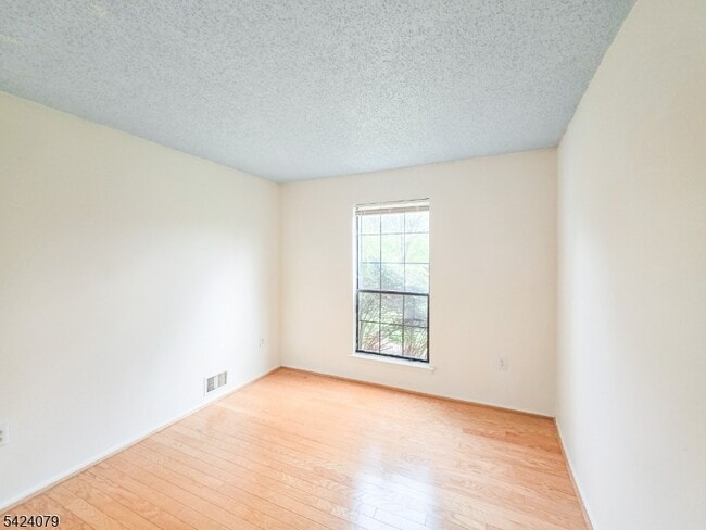 Building Photo - 15 Fisher Dr