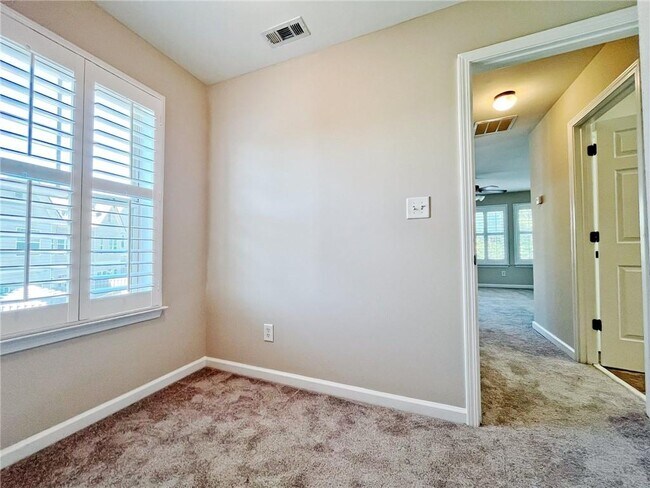 Building Photo - 525 Grove Field Ct NW