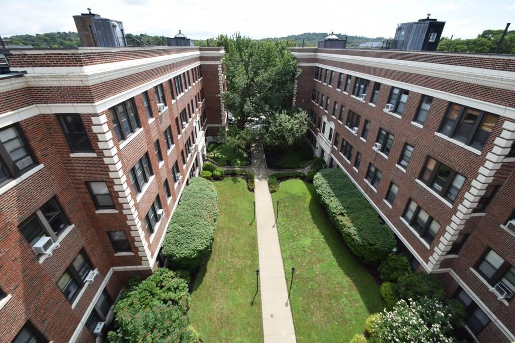 Building Photo - 137 Englewood Ave