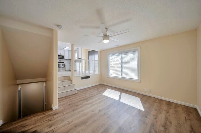 Building Photo - 2255 Red Robin Rd