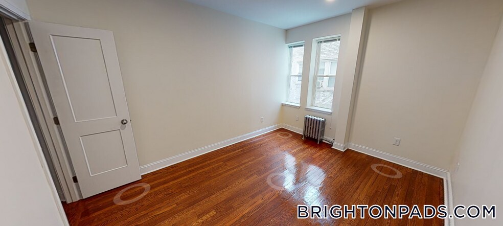 Building Photo - 123 Sutherland Rd