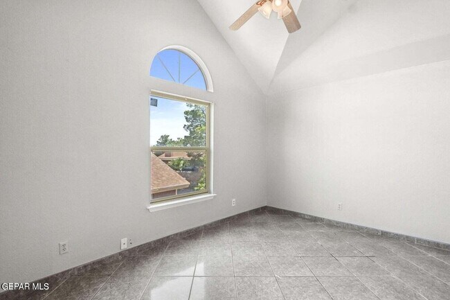 Building Photo - 1433 Sierra De Oro Dr