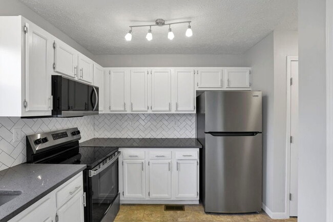 Building Photo - 3112 Fabyan Dr