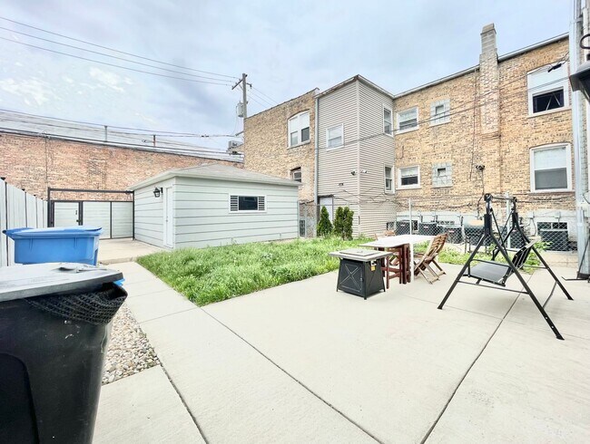 Building Photo - 2652 N Harding Ave