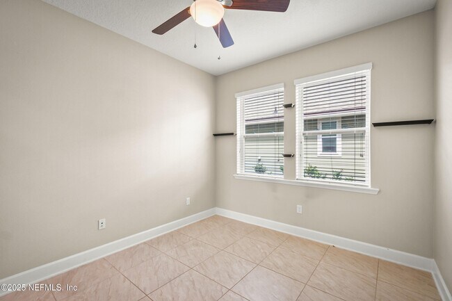 Building Photo - 99 Pondside Ln