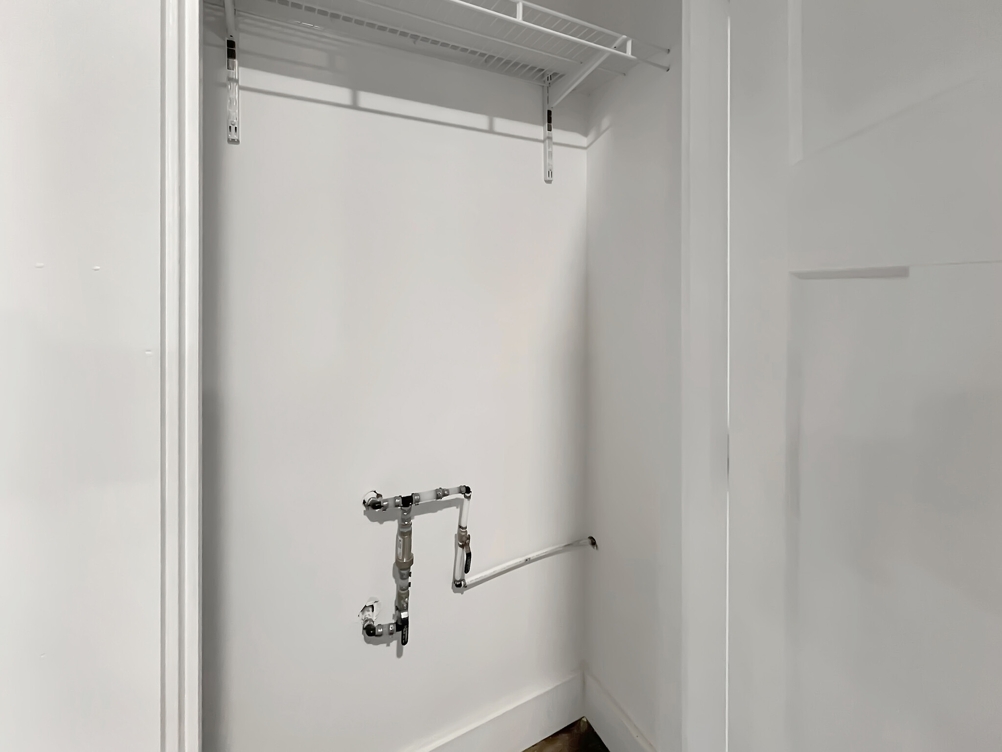 Washer/Dryer Hook Ups - 3981 Mount Moriah Vlg