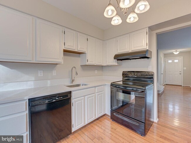 Building Photo - 10332 Mockingbird Pond Ct