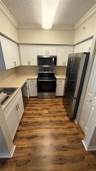 Building Photo - 220 SW 116th Ave