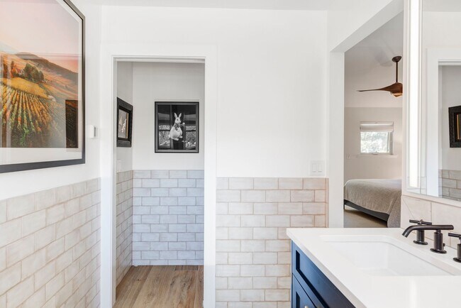 Building Photo - Modern 2 BDR Retreat: Serene Backyard