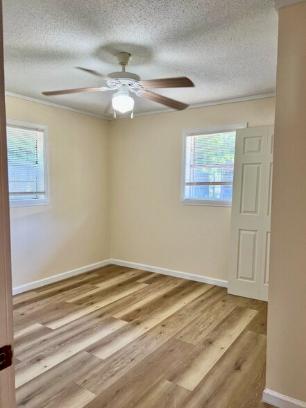 Building Photo - 818 Bay St