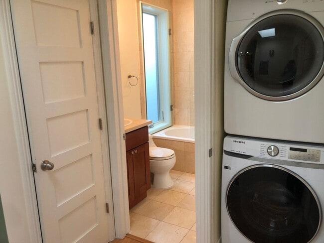 Building Photo - COMING SOON!  Beautiful 3 br/2ba -2  Levels, Private Deck, Panoramic Views, Garage Parking, Washe...