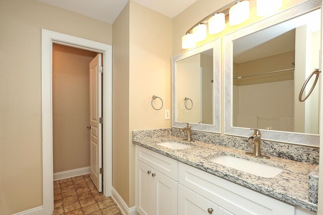 Building Photo - Welcome to this stunning 5 bedroom, 2.5 bath home nestled in the desirable location of Cornelius,...