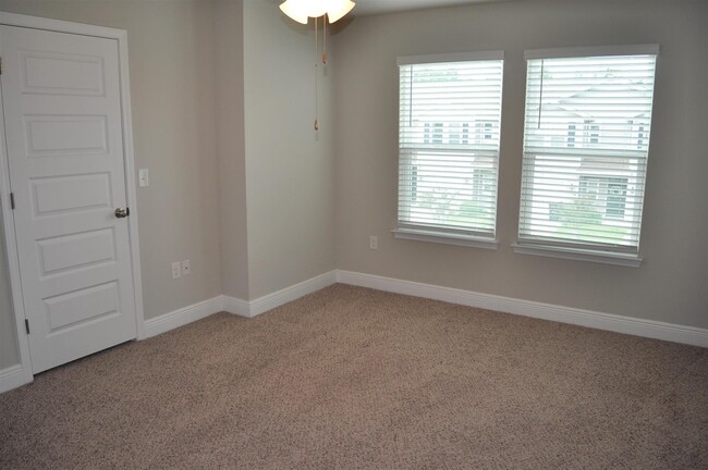 Building Photo - 6060 Royal Port Ct