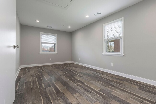 Building Photo - 8508 Westport Road (Briarwood/ East Louisv...