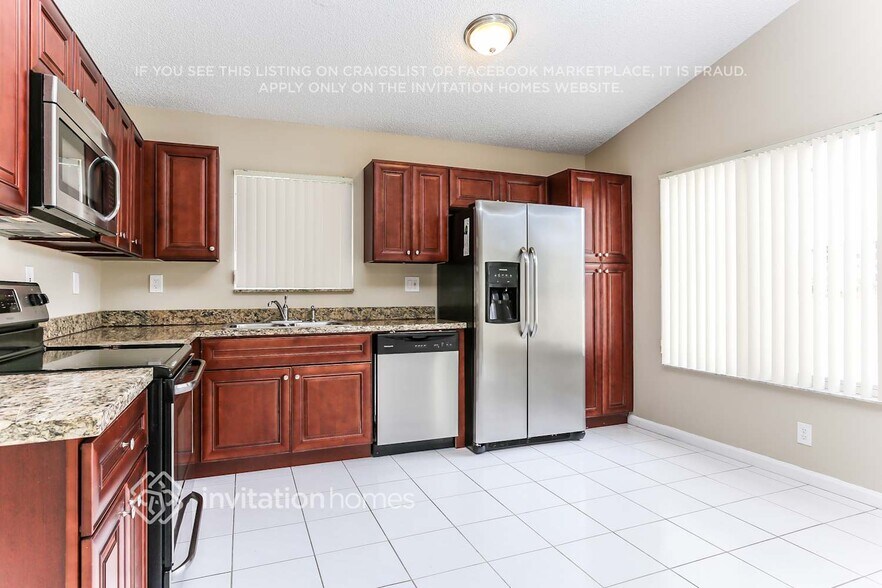 Building Photo - 1401 Banyan Cir
