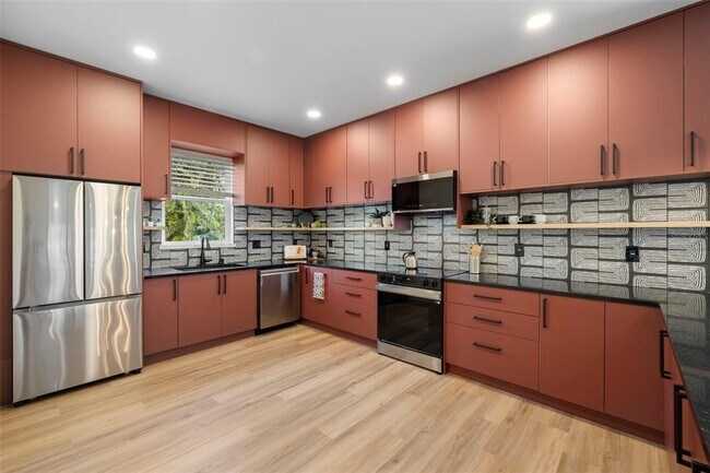 Building Photo - 212 W Euclid Ave