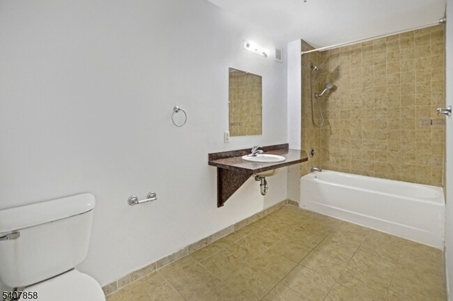 Building Photo - 1 Carriage City Plz