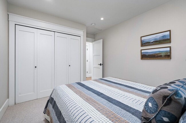 Building Photo - Stunning Single Family Home in the Heart o...