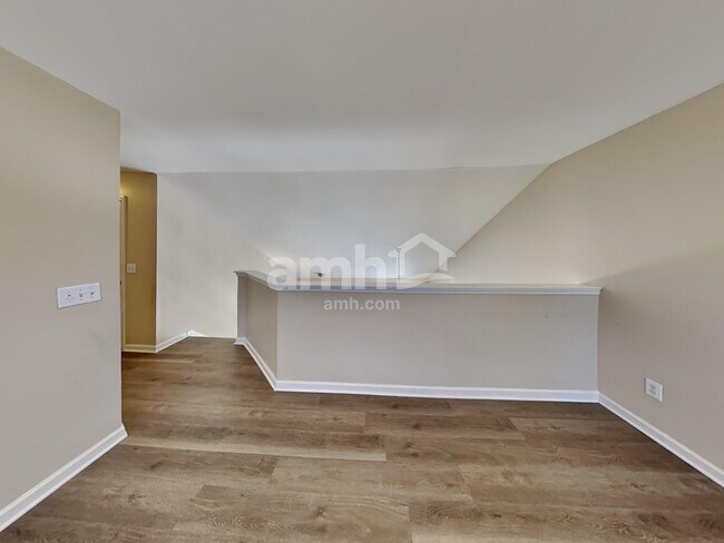 Building Photo - 2300 Devonshire Dr