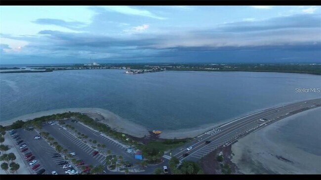 Building Photo - 2587 Cyprus Dr