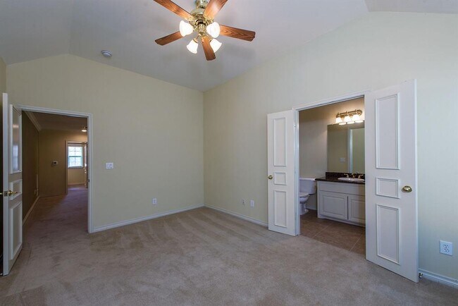 Building Photo - 15462 Mansion Woodland Dr