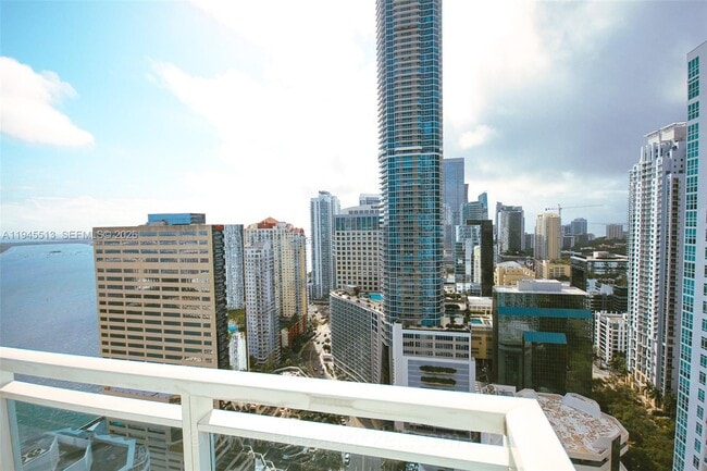 Building Photo - 950 Brickell Bay Dr
