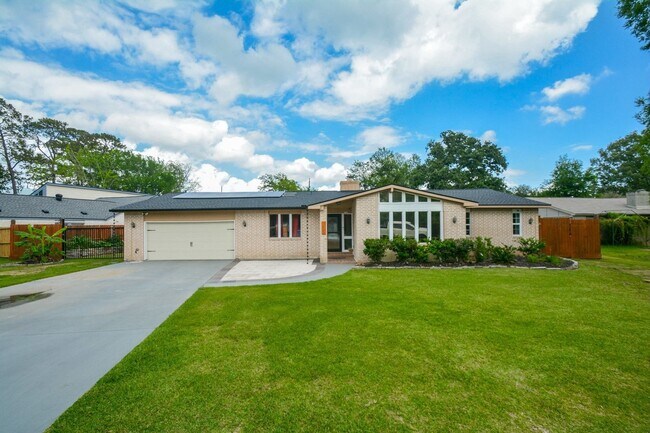 Building Photo - 1402 Chestnut Ridge Rd