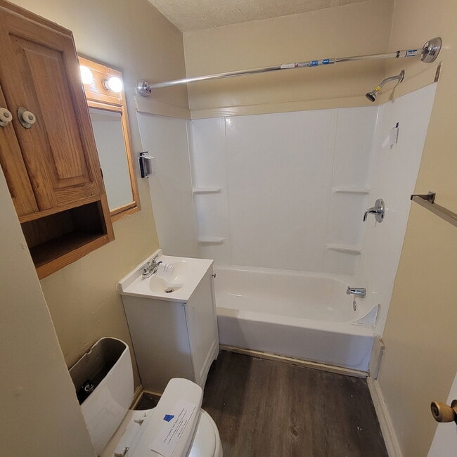 Building Photo - West Indy 2BR House Ready To Lease!