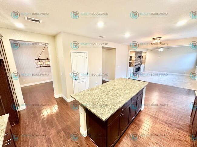 Building Photo - 1/2 Month Free! Spacious 4-Bedroom Gem in ...