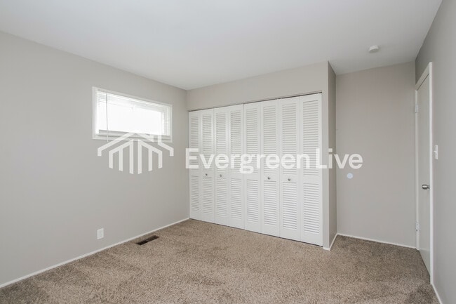 Building Photo - 615 S Green St