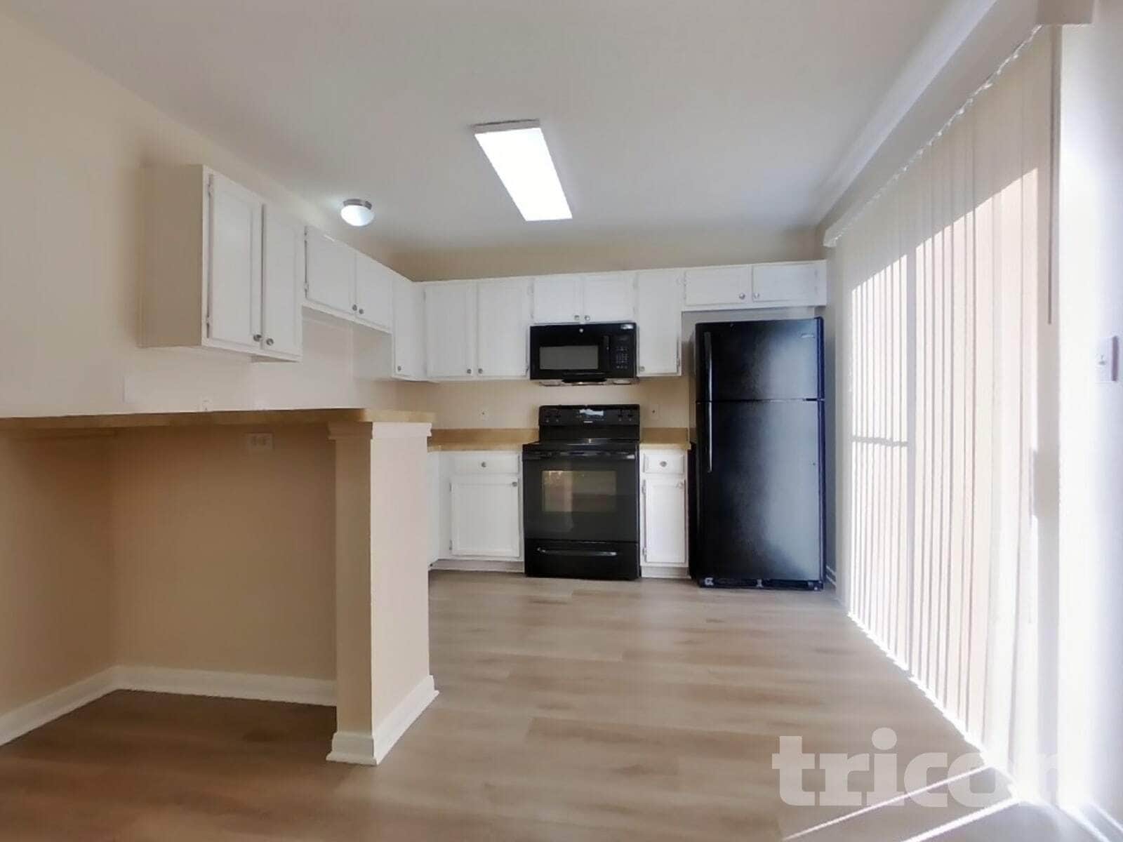 Building Photo - 3259 Jorns St