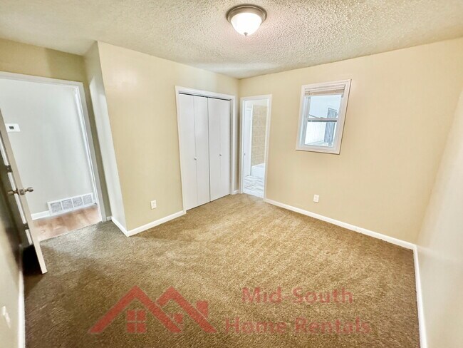 Building Photo - 2452 Debby Dr
