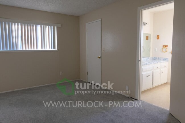 Building Photo - 660 Hillsdale Dr