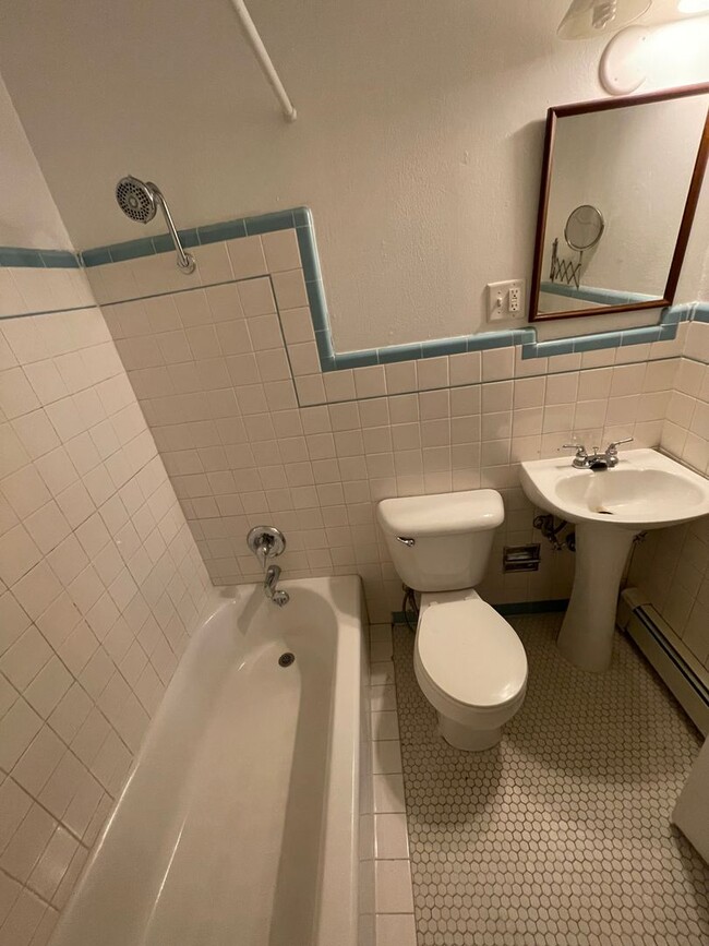 Building Photo - Must See Two Bedroom in SLC Avenues! $1695