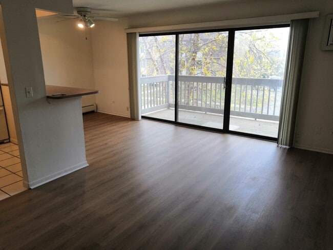Building Photo - 249 W Ct of Shorewood