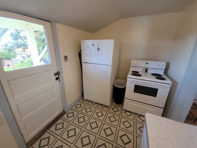 Building Photo - 211-212 W 13th St