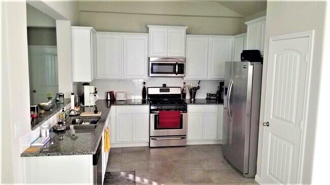 Building Photo - 16425 Pienza Dr