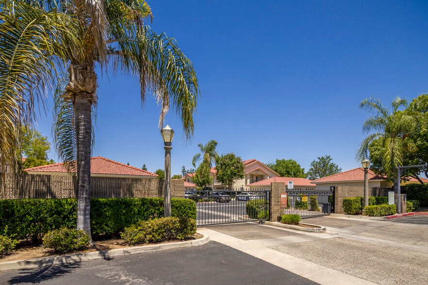 Primary Photo - 1542 E Alluvial Ave