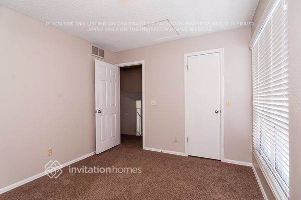 Building Photo - 17430 E Gunnison Pl
