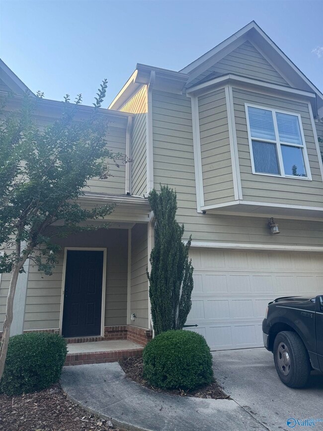 Building Photo - 210 Treetop Dr SE