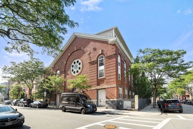 Building Photo - 616 E 4th St