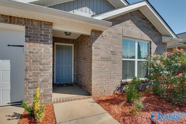 Building Photo - 123 Daymark Dr
