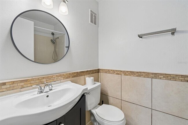 Building Photo - 607 Bough Ave