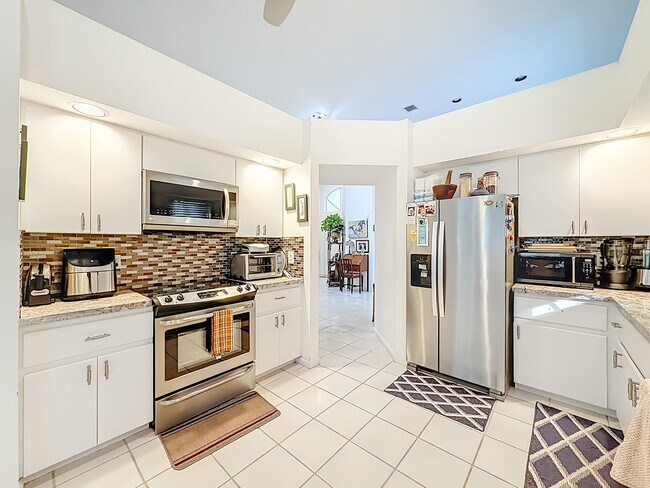 Building Photo - 11853 Fountainside Cir