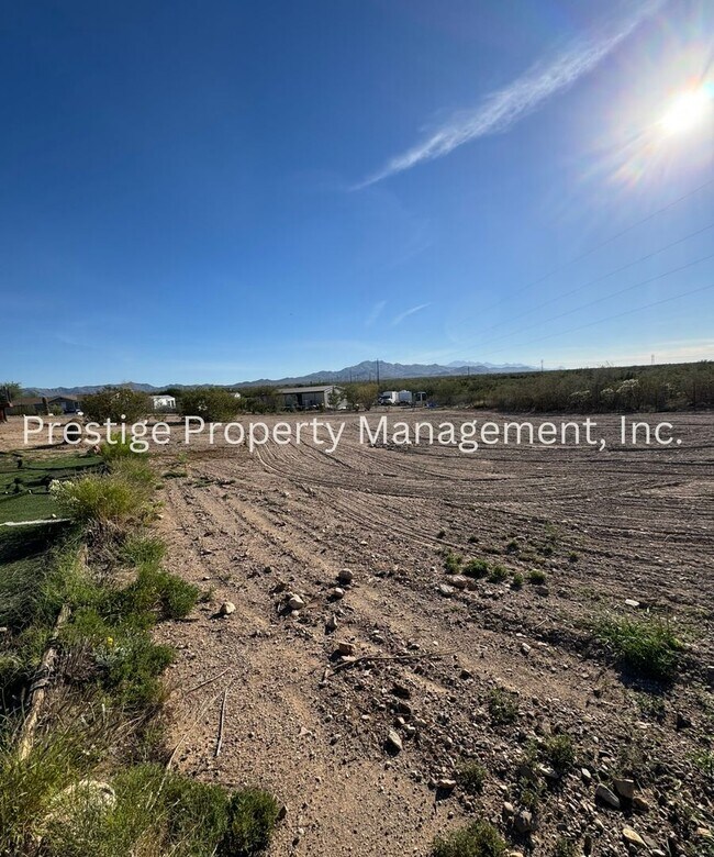 Building Photo - This 4/2 Vail Manufactured Home Is On A 1 Acre Lot!!!