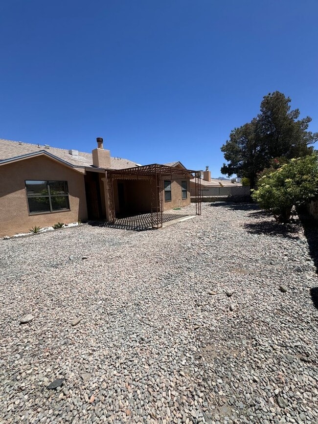 Building Photo - $700 off first months rent** Welcome to your new home sweet home in the charming Los Colinas area!