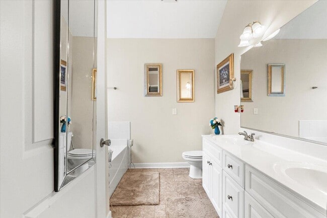 Building Photo - 676 Ventana Dr
